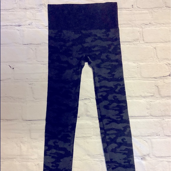 WARNERS CAMOUFLAGE PAJAMAS. - Picture 2 of 3